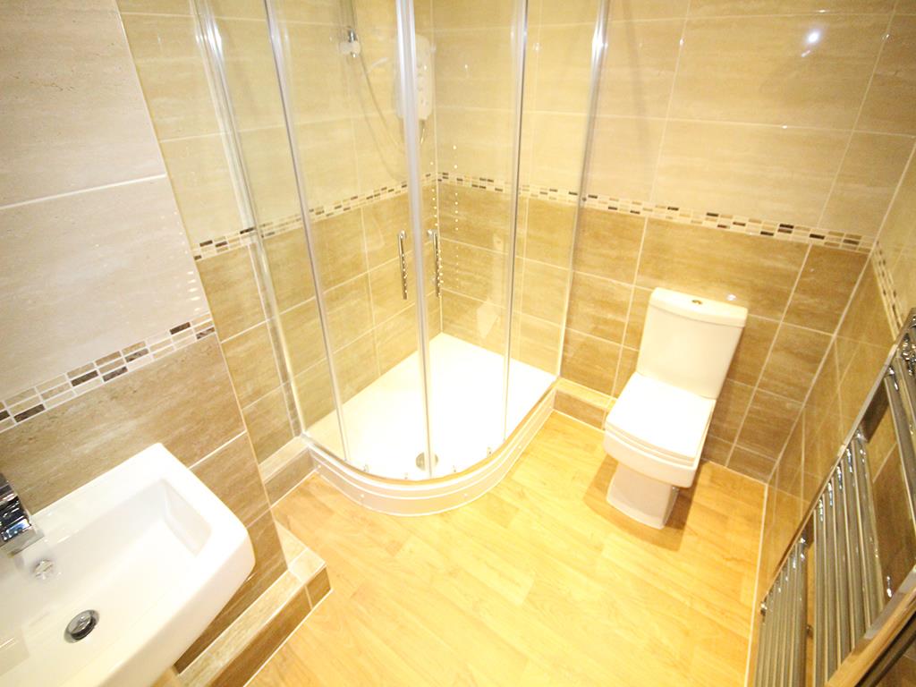 2 bedroom above shop apartment To Let in Barnoldswick - 2016-01-14 10.46.28.jpg